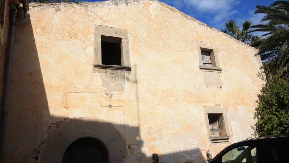 Antigua casa de carácter histórico para su restauración en Santanyí, Mallorca.
