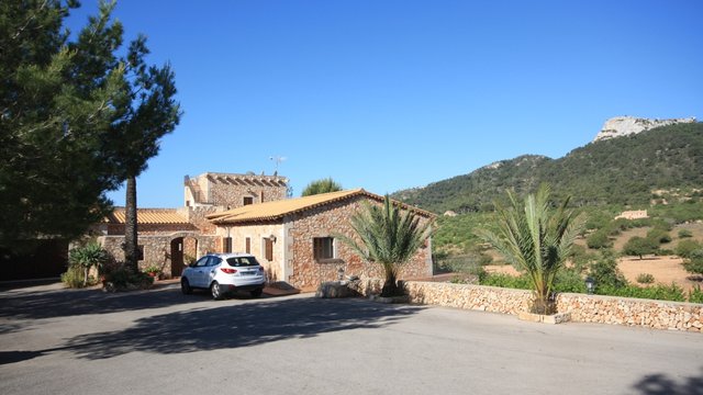 Fabulous rustic house - cottage in a huge rustic plot by s'Horta, Felanitx, Mallorca.