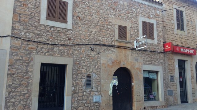 Casa adosada con terreno, en el centro de Santanyí, Mallorca.